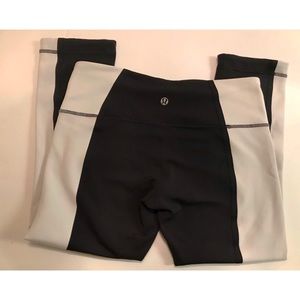 LULULEMON  CAPRI LEGGINS •SIZE SMALL 🖤